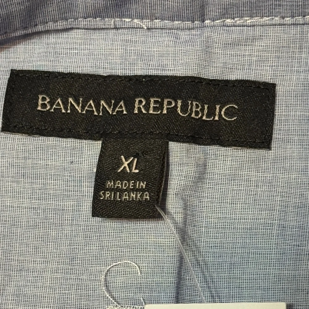 Banana Republic Men's Light Blue Oxford Button-Down Shirt - Picture 7 of 10